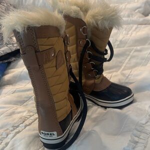 Girls Sorel fur-lined Winter Boots